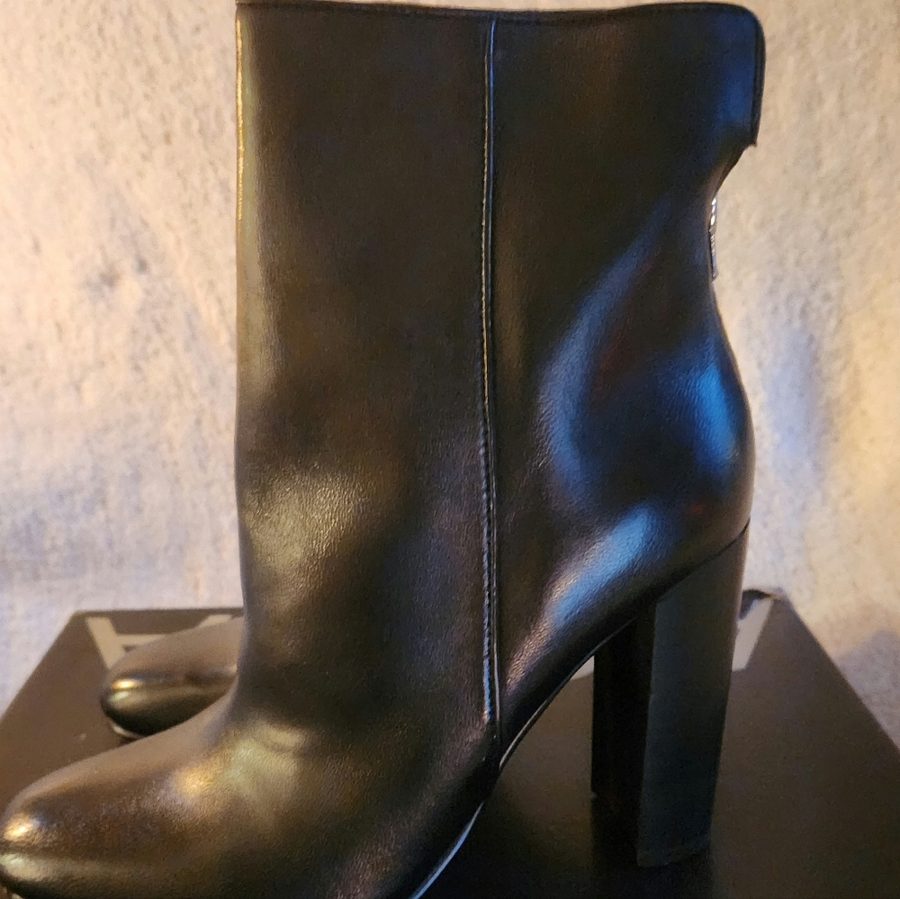 NIB AQUA SOREN  BLOCK HEEL BOOTIES SZ 7